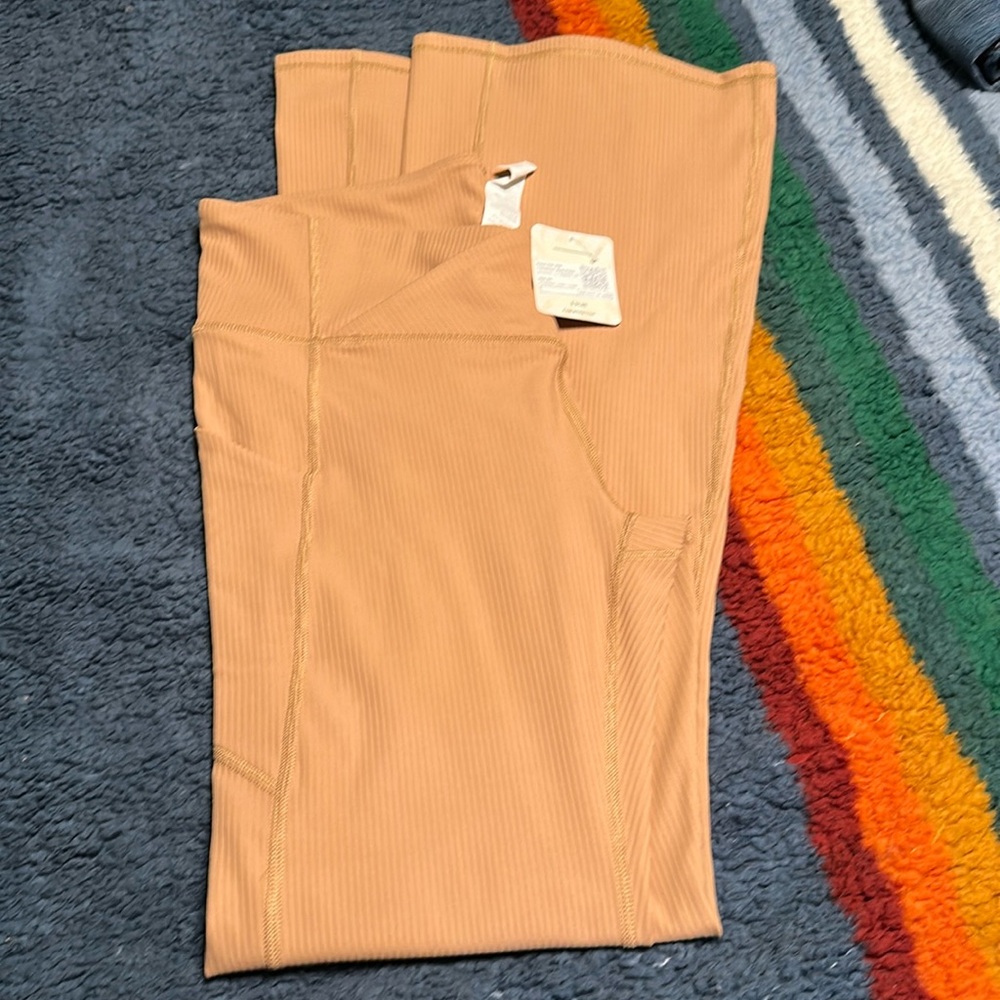 NWT Fabletics oasis rib crossover kick flare quicksand size large pants